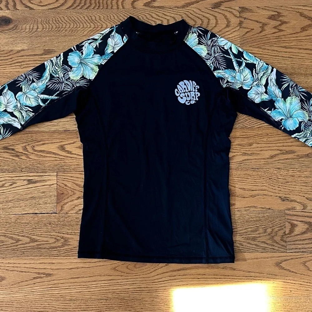 NWOT Rash Guard (unsure of brand) with Cardiff Surf Co Logo (Size L)